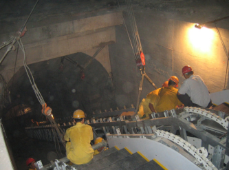 地鐵隧道建設(shè)中的物料搬運離不開手拉葫蘆的助力
